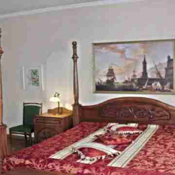 Sunny Grand Apartment by Old Town Rooms