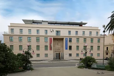 ไวท์รูมส์ โรงแรมใน