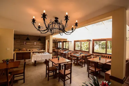 Pousada Paris Hostelli Отели рядом с достопримечательностью «Pequena Finlândia»