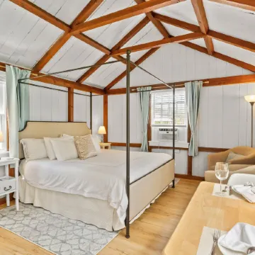 The Seagrove Suites & Guest Rooms