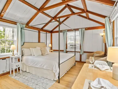 The Seagrove Suites & Guest Rooms Hotels in Eastham