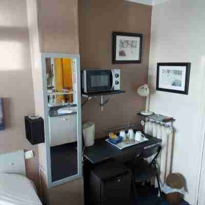 Hôtel De La Paix Rooms