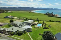 Diamond Island Resort, Restaurant & Bar and Penguin Show Hotels in Bicheno