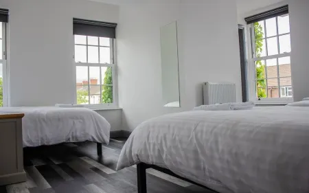 Crofts Hotel Отели в г. Катейс