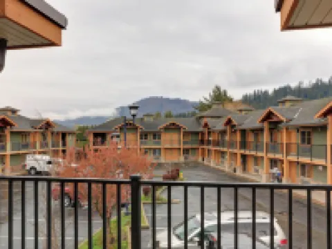 ヴェダー リバー イン チリワックのホテル