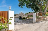 Nianna Eden Отели в г. 