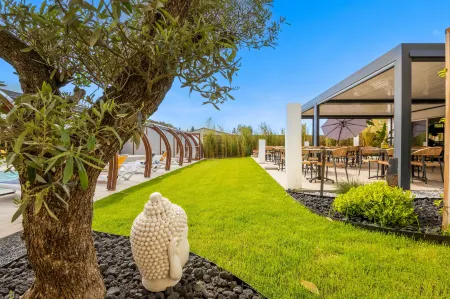 Logis Hôtel Restaurant le Clos Fleuri Отели в г. Вильпент