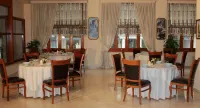 Famissi Hotel - พร้อมอาหารเช้า
