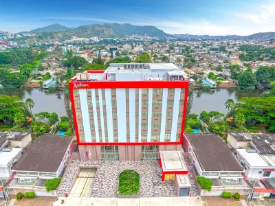 Radisson Hotel Guayaquil Hotels near Laguna Park