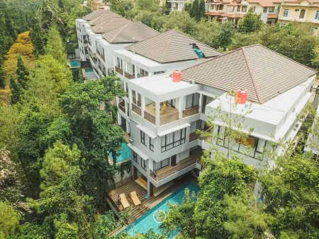 Radiance Hill View 10Br Villa with a Private Heated Swimming Pool Отели рядом с достопримечательностью «Wot Batu»