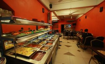 Lacomme Inn