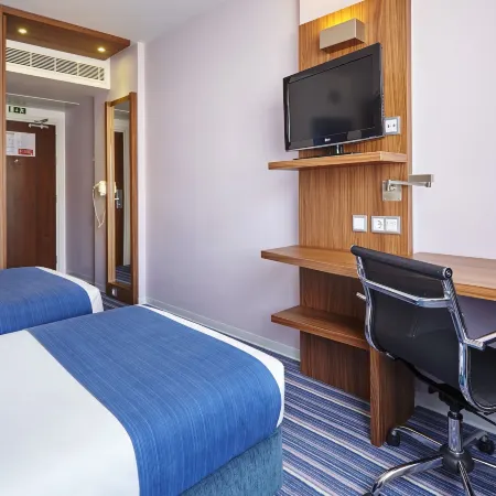 Holiday Inn Express LISBON - ALFRAGIDE by IHG