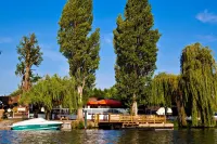Les Canisses Hotel a Vernon