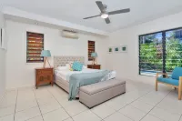 Seascape Luxury Beachfront House - Homestays