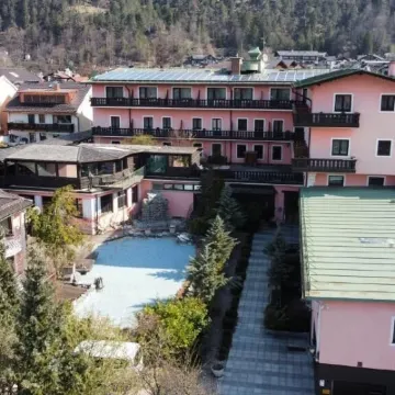 Atlas Grand Hotel Hotels near Wank Mountain