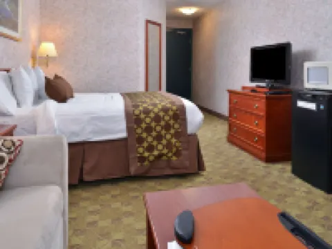 Lexington Inn & Suites-Windsor Hotels in Windsor