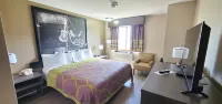 Super 8 by Wyndham Paris TN Hotels in Paris