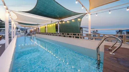 Gyeongju Adria Stay Pension Отели рядом с достопримечательностью «Submerged Tomb of King Munmu»