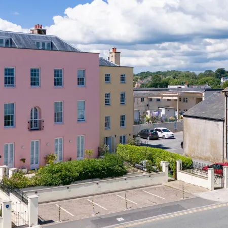 Nash House - Seafront With Parking Close to Town