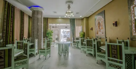 Hotel Saheb Ettabaa Отели рядом с достопримечательностью «Belvedere Park»