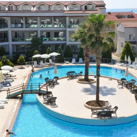 Akbuk Palace Hotel & Residence