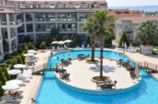 Akbuk Palace Hotel & Residence