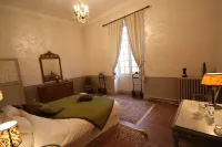 Abbaye de Reigny - Esprit de France Hotels in Saint-Cyr-les-Colons