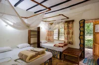 Kingfisher Safaris Resort Hotel - parking