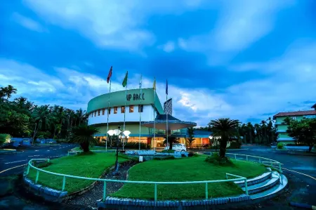 Hyde Park Отели в г. Манжери