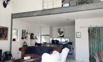 4 on Highworth Apartments and Studios