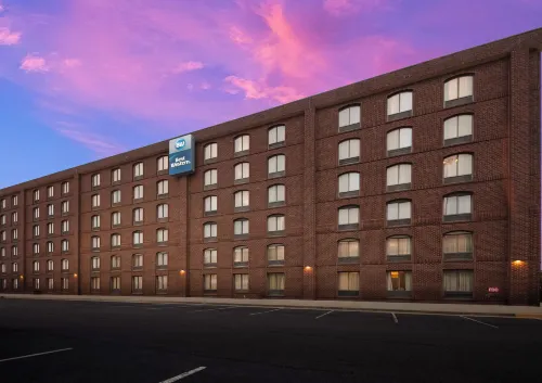 Best Western Springfield - parking