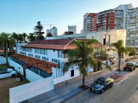 Hotel Concorde Отели рядом с достопримечательностью «Рука Пунта-дель-Эсте»