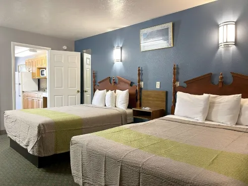 Coronada Inn & Suites