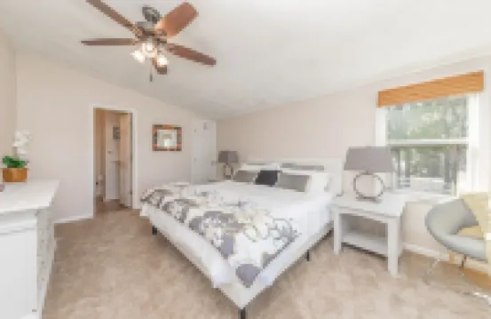 Ultimate Lakefront House, Private Boat Ramp, Dock, Game Room, Fenced in, Dogs ok