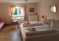 Allgäu Meadow Ranch Hotel a Scheidegg