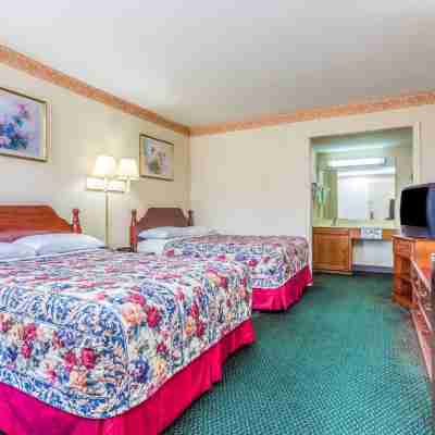 Days Inn by Wyndham Cornelia Rooms