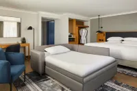 Edinburgh Marriott Hotel Holyrood - Airport Shuttle