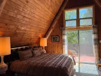 Pinecrest Retreat現代A字形木屋 - 木屋