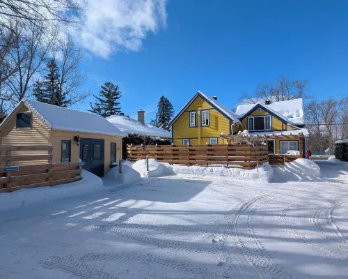 Au Saut du Lit Hotels in Magog