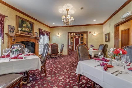 The Whispering Pines Inn Bed & Breakfast