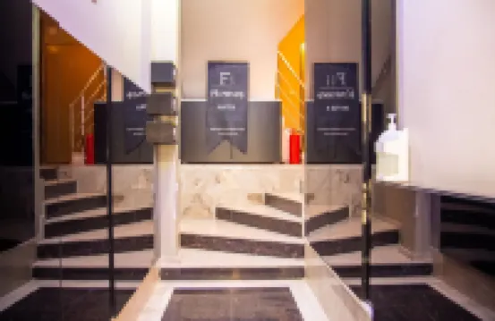 フィ ホームズ - アダルト オンリー