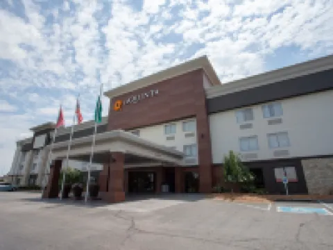La Quinta Inn & Suites by Wyndham Goodlettsville - Nashville グッドレッツヴィルのホテル
