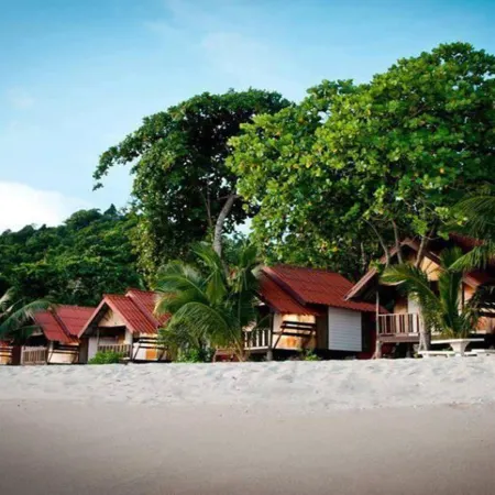 White Sand Beach Resort Отели рядом с достопримечательностью «Точка наблюдения Клонг Сон Бэй»