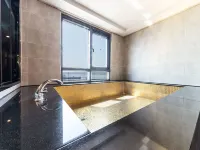 Full Moon Hotel Отели рядом с достопримечательностью «Набережная Вольмидо»