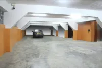 Mahe Holiday Resort - Parking