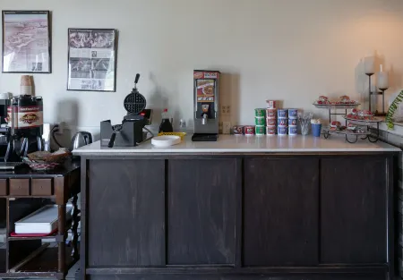 White's City Cavern Inn