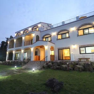 Nomad Pension in Jeju Отели рядом с достопримечательностью «Центральная библиотека Согвипхо»