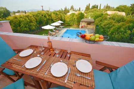 Cha Nanakas Village Inn Отели в г. Керкира