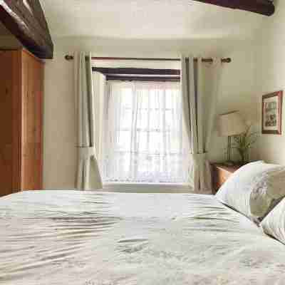 Dunkeld Cottage - ideal for touring the Lake District National Park! WiFi. Rooms