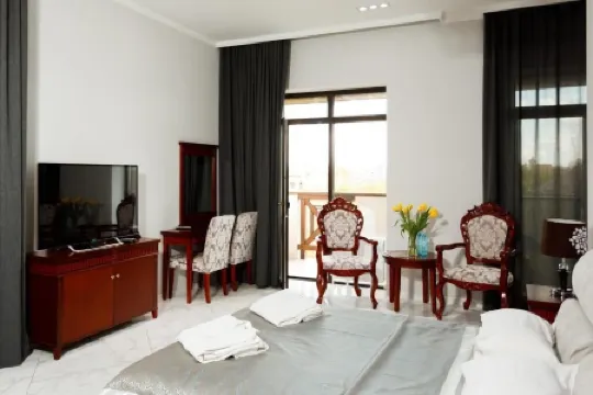 Giowine Hotel & Restaurant